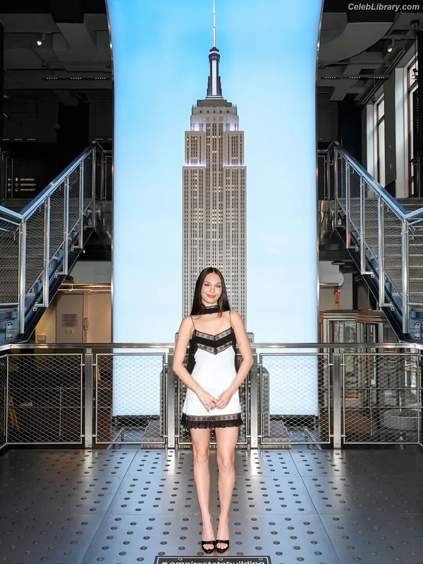 Maddie Ziegler photo 16 of 1039