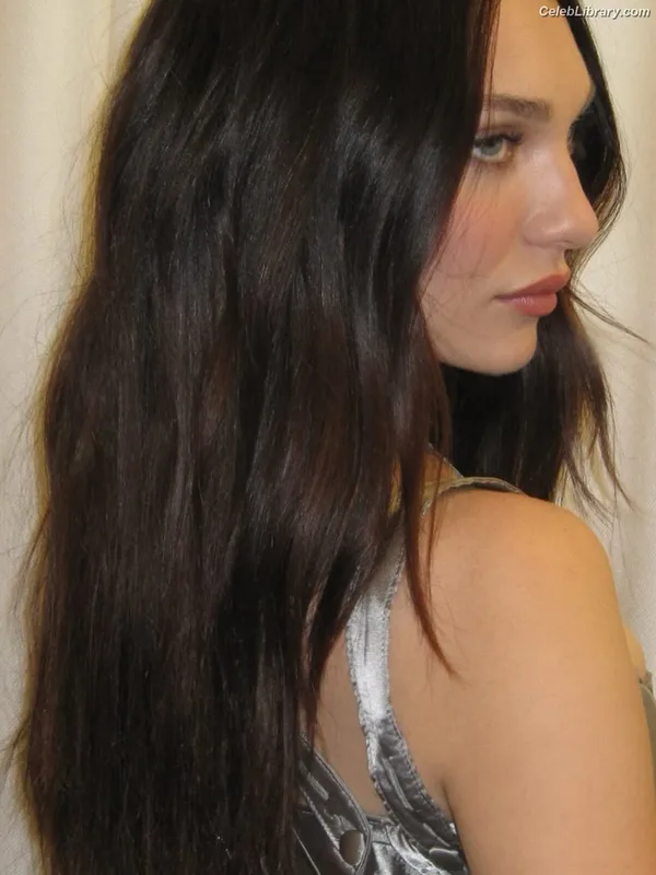 Maddie Ziegler photo 5 of 1039