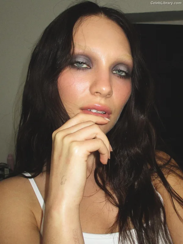 Maddie Ziegler photo 8 of 1039