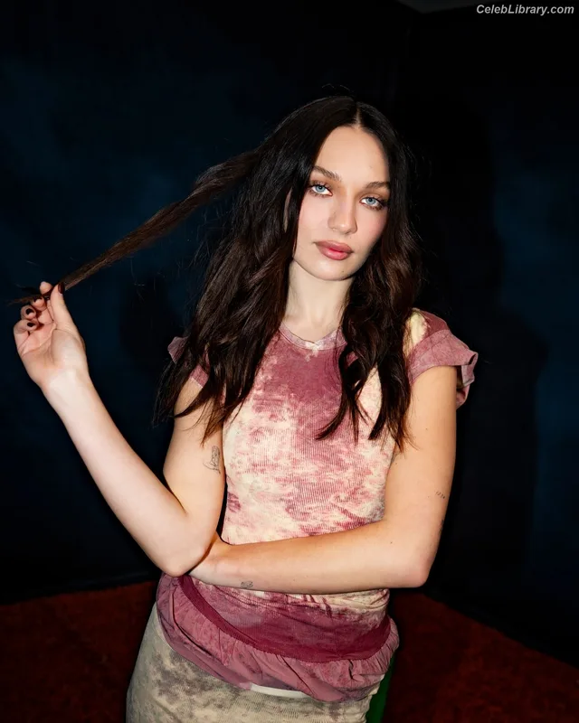 Maddie Ziegler photo 11 of 1039