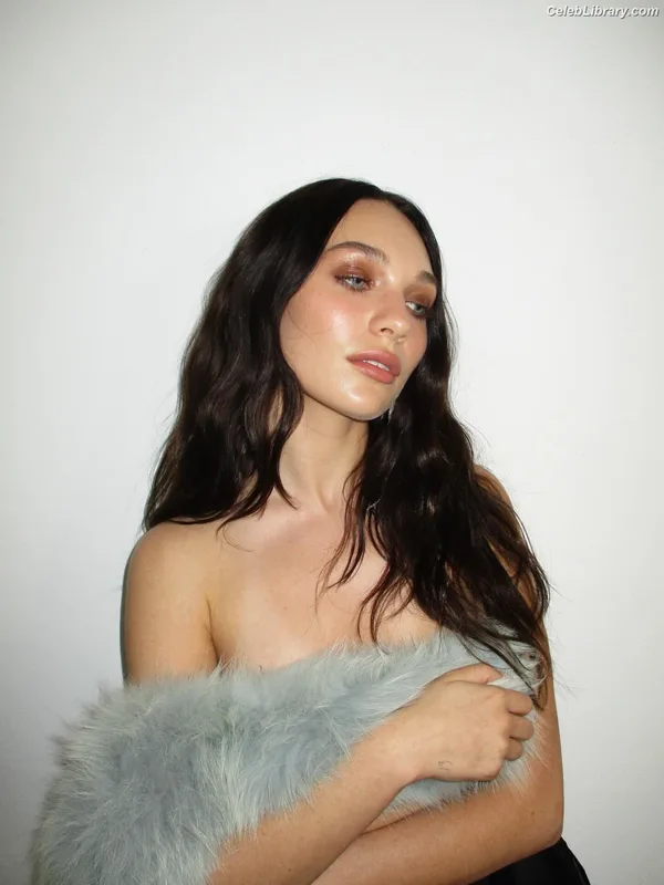 Maddie Ziegler photo 1 of 1039