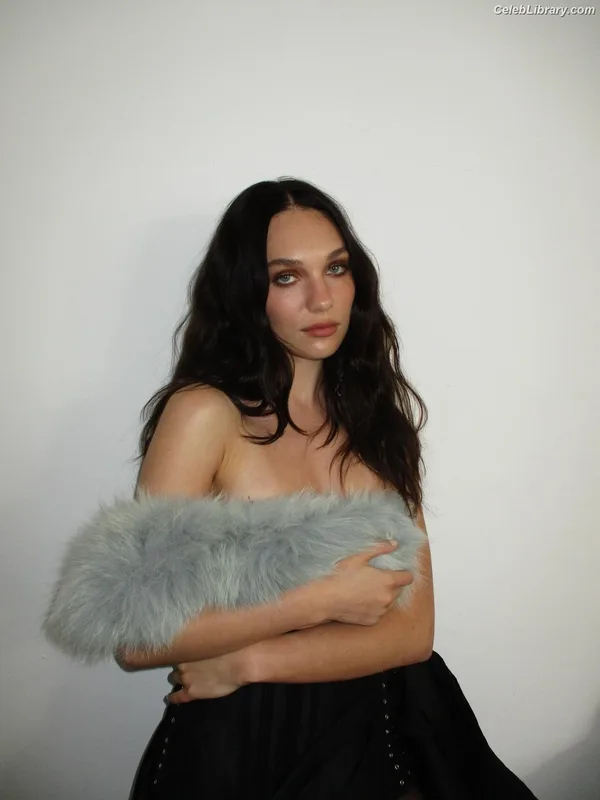 Maddie Ziegler photo 3 of 1039