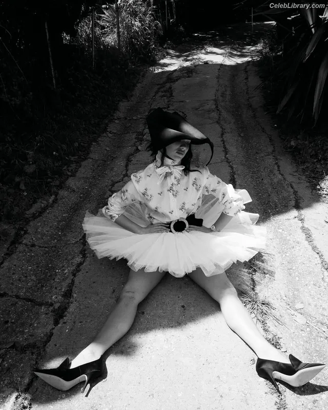 Maddie Ziegler photo 8 of 1039