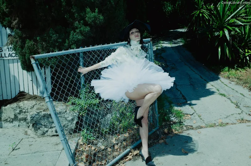Maddie Ziegler photo 11 of 1039