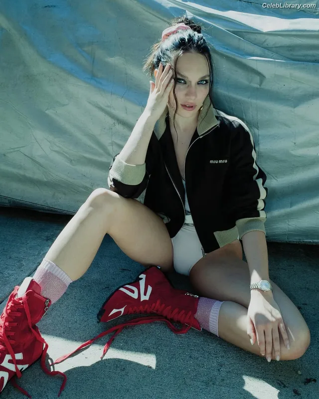 Maddie Ziegler photo 18 of 1039