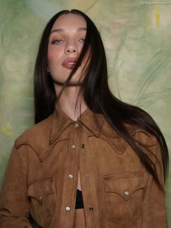 Maddie Ziegler photo 10 of 1039