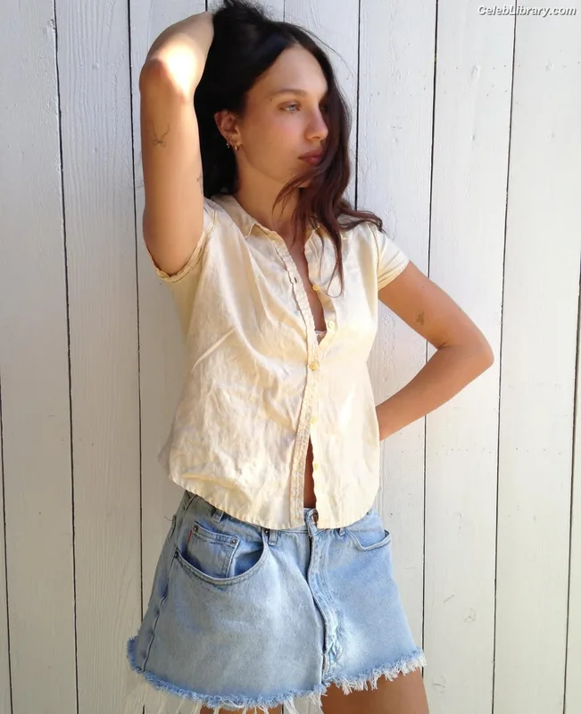 Maddie Ziegler photo 16 of 1039