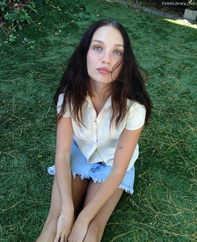 Maddie Ziegler photo 17 of 1039