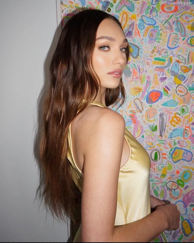 Maddie Ziegler photo 4 of 1039