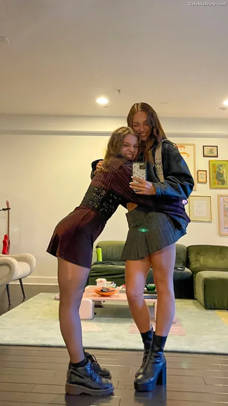 Maddie Ziegler photo 5 of 1039