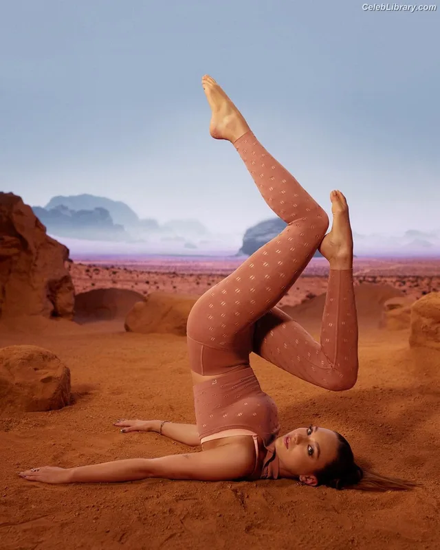 Maddie Ziegler photo 6 of 1039