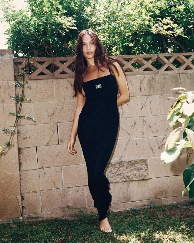 Maddie Ziegler photo 22 of 1039