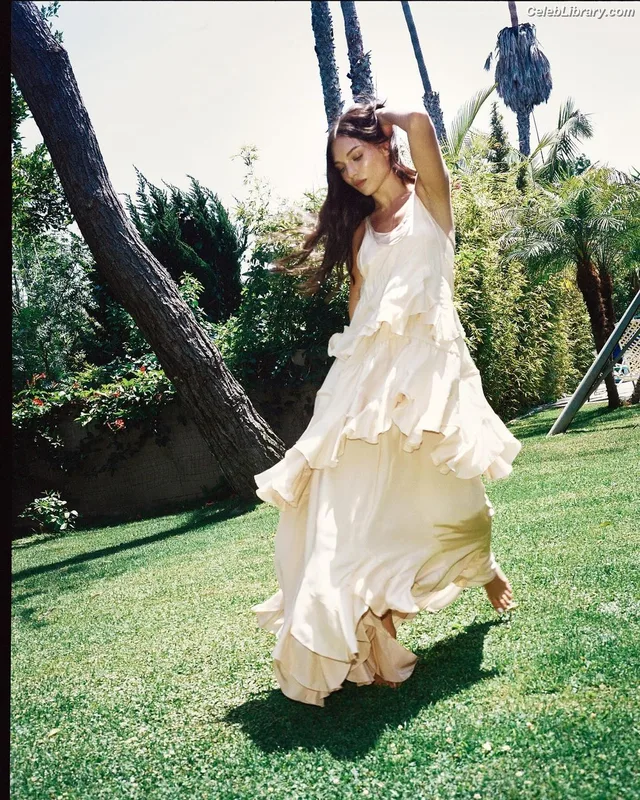 Maddie Ziegler photo 23 of 1039