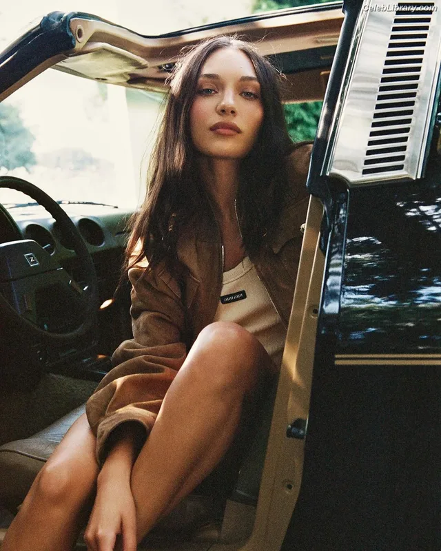 Maddie Ziegler photo 24 of 1039