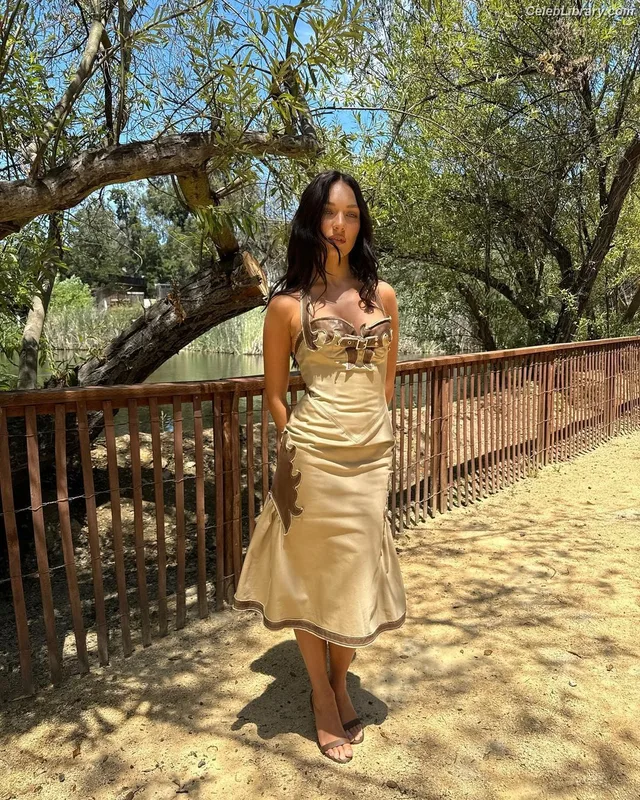Maddie Ziegler photo 5 of 1039