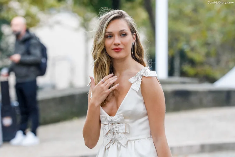Maddie Ziegler photo 3 of 1039