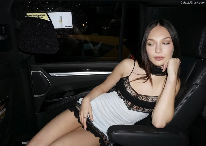 Maddie Ziegler photo 13 of 1039