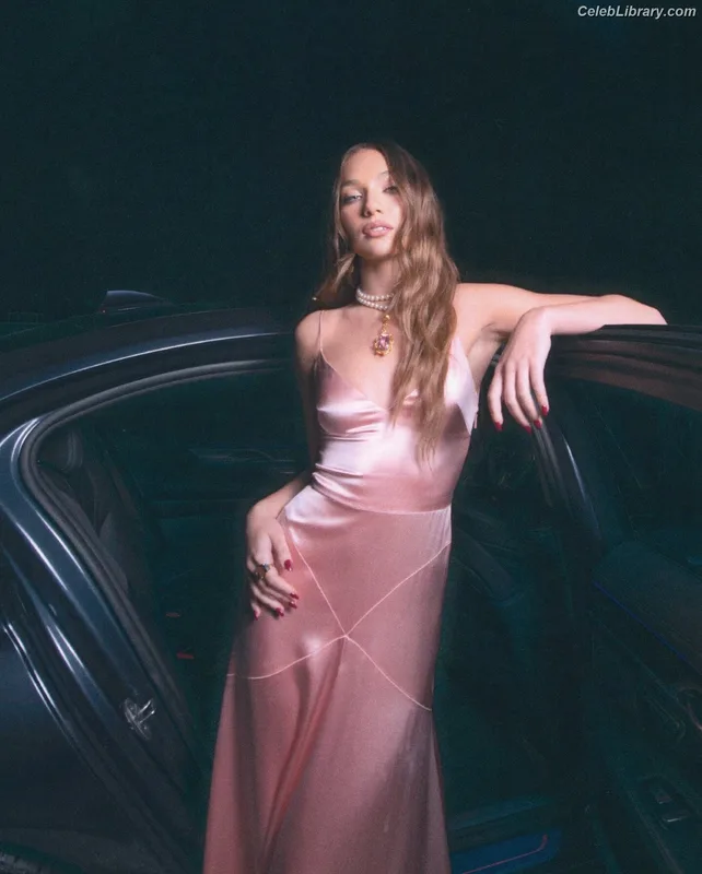 Maddie Ziegler photo 23 of 1039