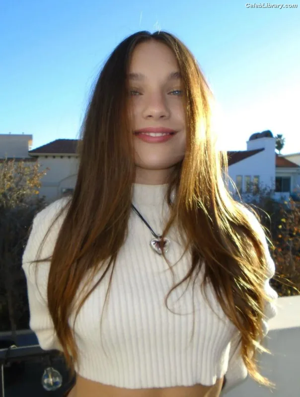 Maddie Ziegler photo 1 of 1039