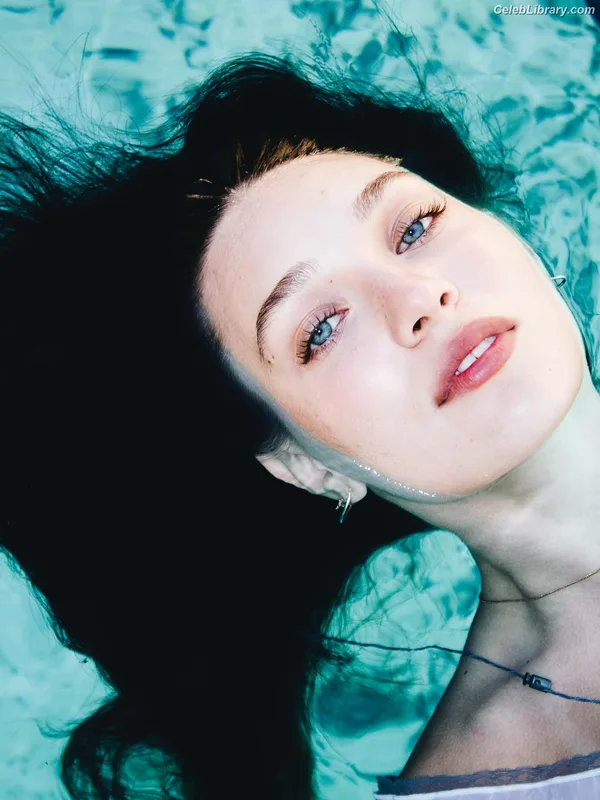 Maddie Ziegler photo 22 of 1039