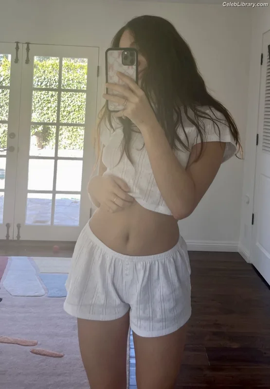 Maddie Ziegler photo 3 of 1039