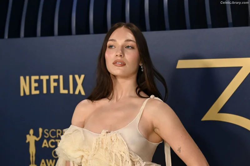 Maddie Ziegler photo 16 of 1039