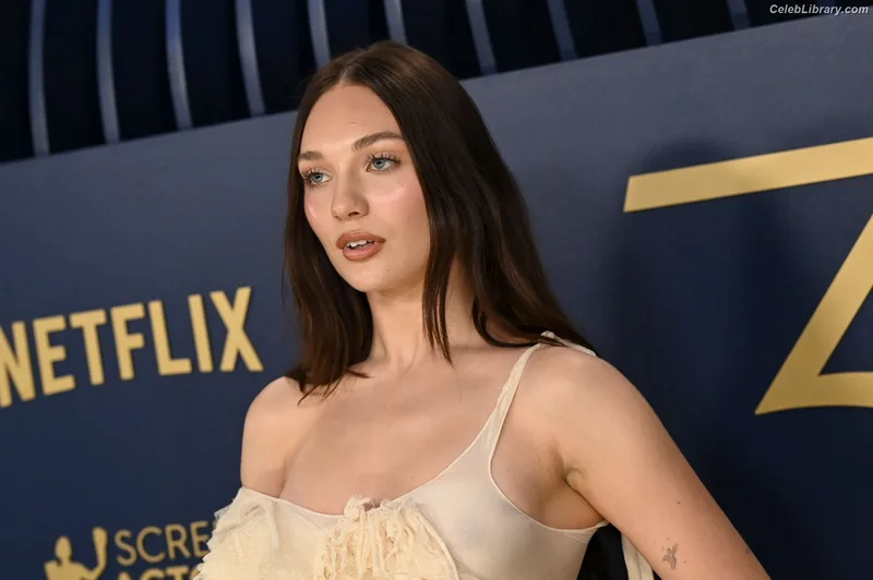 Maddie Ziegler photo 17 of 1039