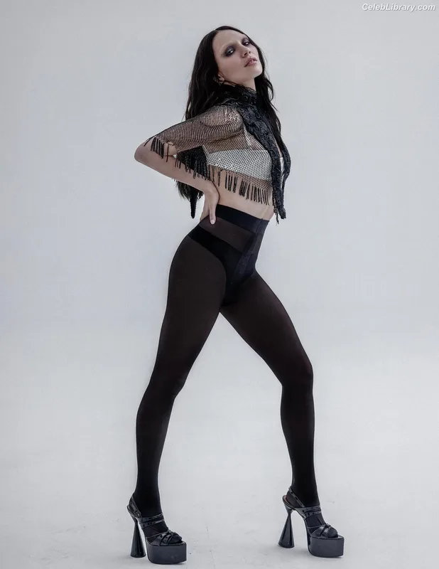 Maddie Ziegler photo 5 of 1039
