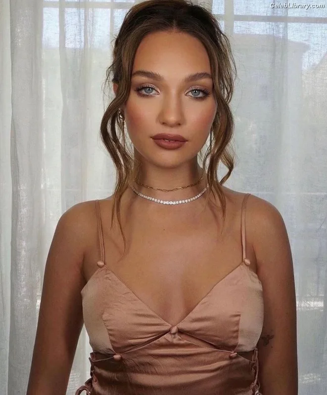 Maddie Ziegler photo 14 of 1039