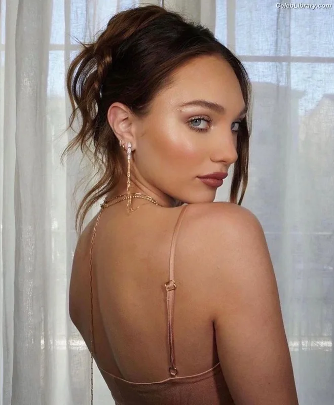 Maddie Ziegler photo 18 of 1039