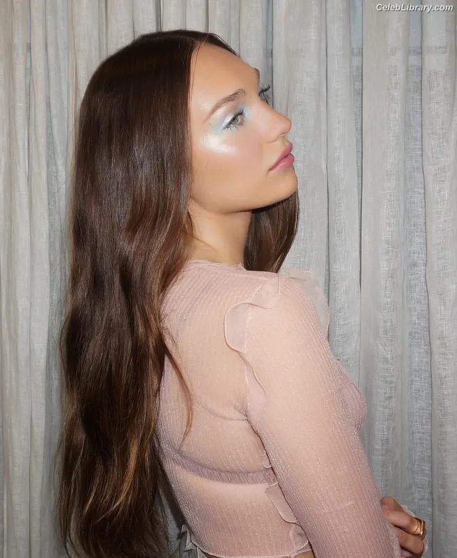 Maddie Ziegler photo 19 of 1039