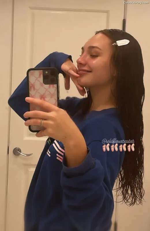 Maddie Ziegler photo 14 of 1039