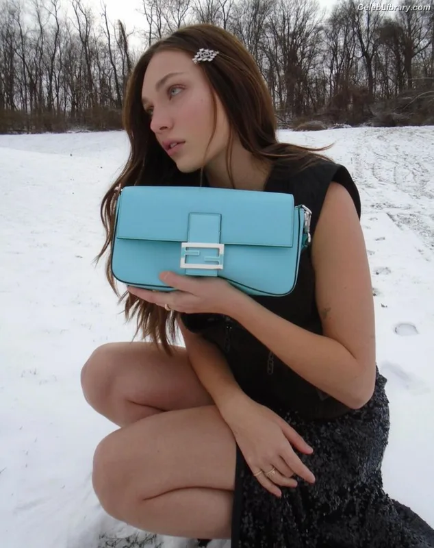 Maddie Ziegler photo 23 of 1039