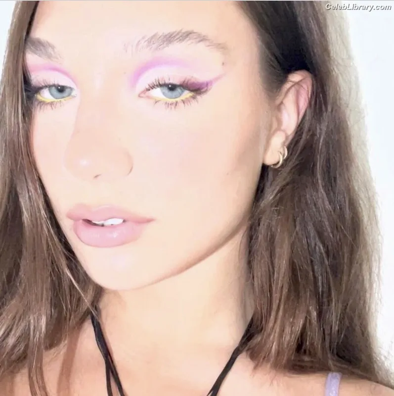 Maddie Ziegler photo 9 of 1039