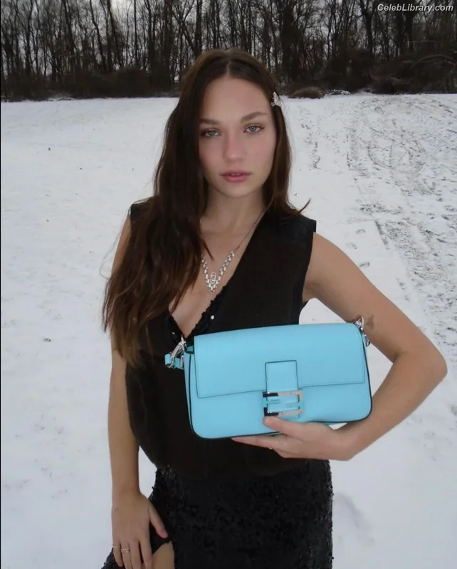 Maddie Ziegler photo 10 of 1039