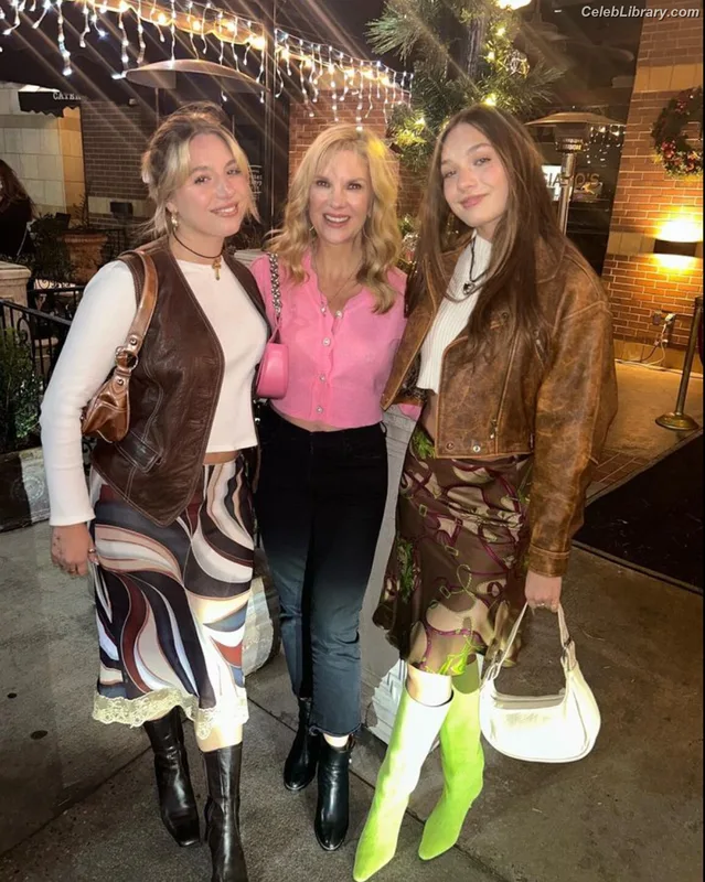 Maddie Ziegler photo 11 of 1039
