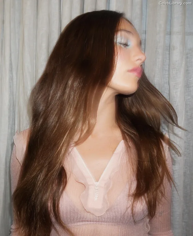 Maddie Ziegler photo 12 of 1039
