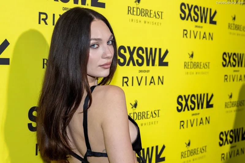 Maddie Ziegler photo 17 of 1039