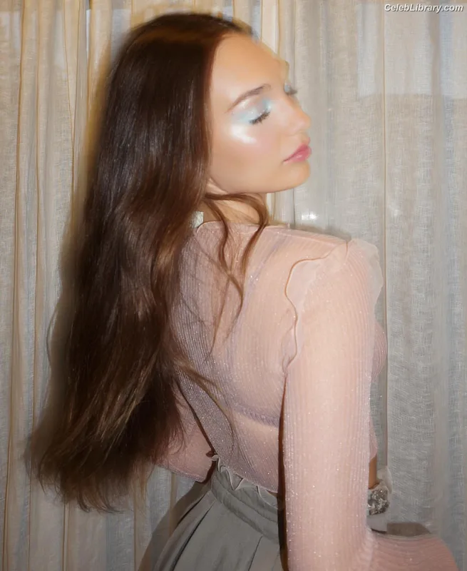 Maddie Ziegler photo 23 of 1039