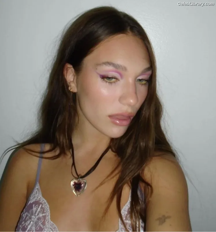 Maddie Ziegler photo 21 of 1039