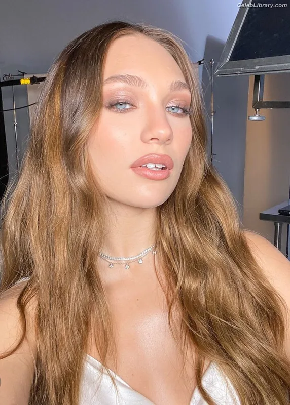 Maddie Ziegler photo 4 of 1039