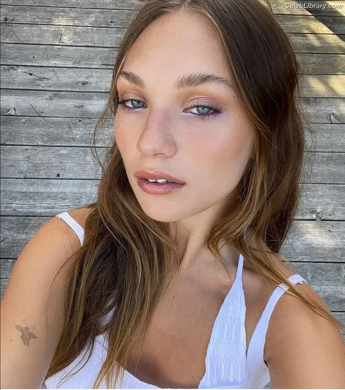 Maddie Ziegler photo 5 of 1039