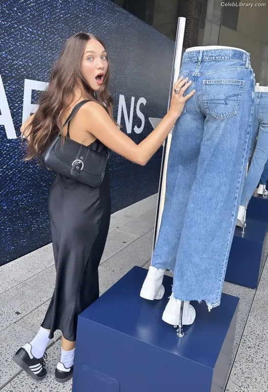 Maddie Ziegler photo 19 of 1039