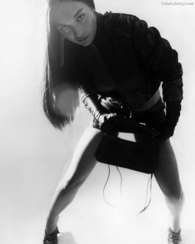 Maddie Ziegler photo 8 of 1039