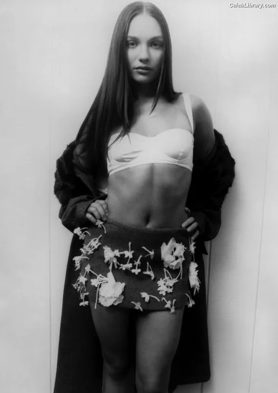 Maddie Ziegler photo 12 of 1039
