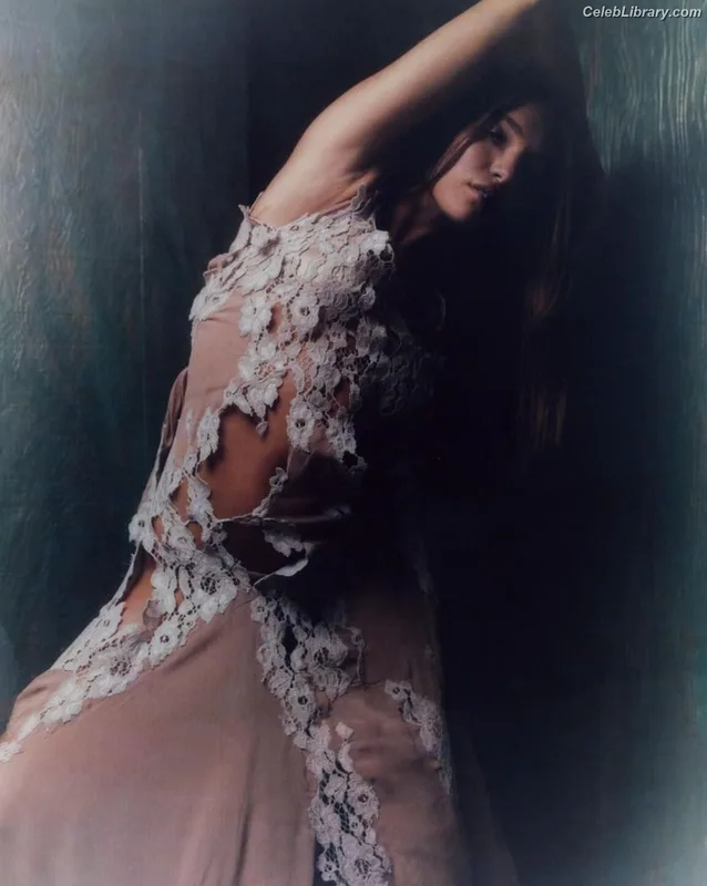 Maddie Ziegler photo 16 of 1039
