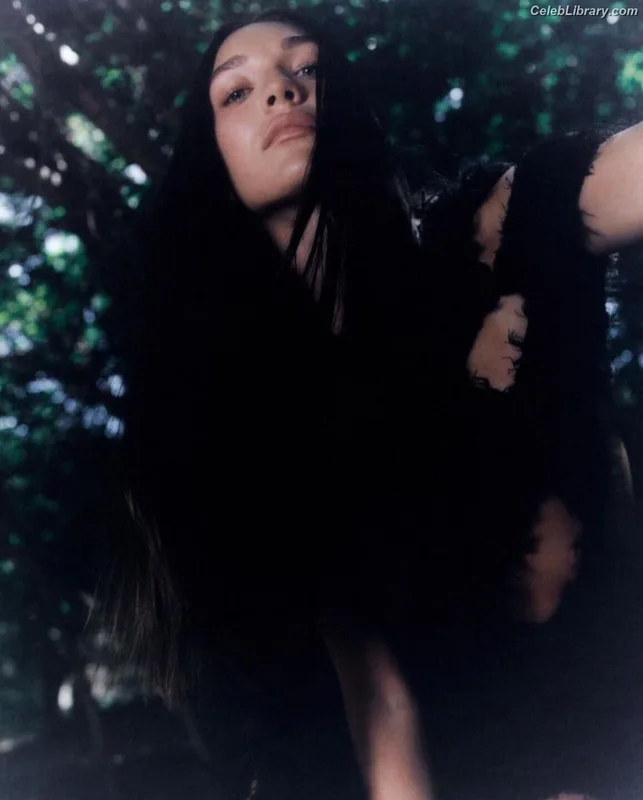 Maddie Ziegler photo 17 of 1039