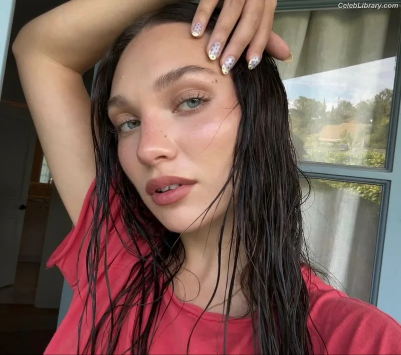 Maddie Ziegler photo 23 of 1039