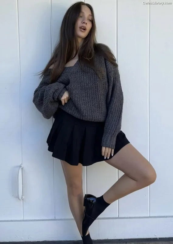 Maddie Ziegler photo 1 of 1039