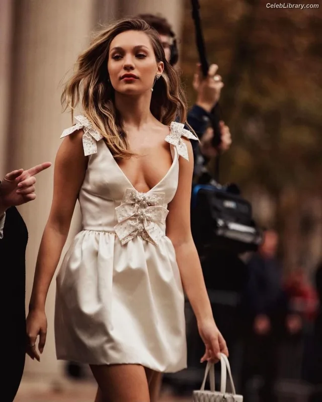Maddie Ziegler photo 13 of 1039